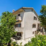 1 Bedroom Cozy In Omišalj