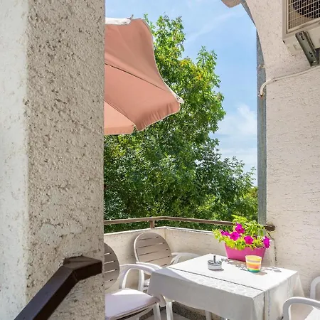1 Bedroom Beautiful In