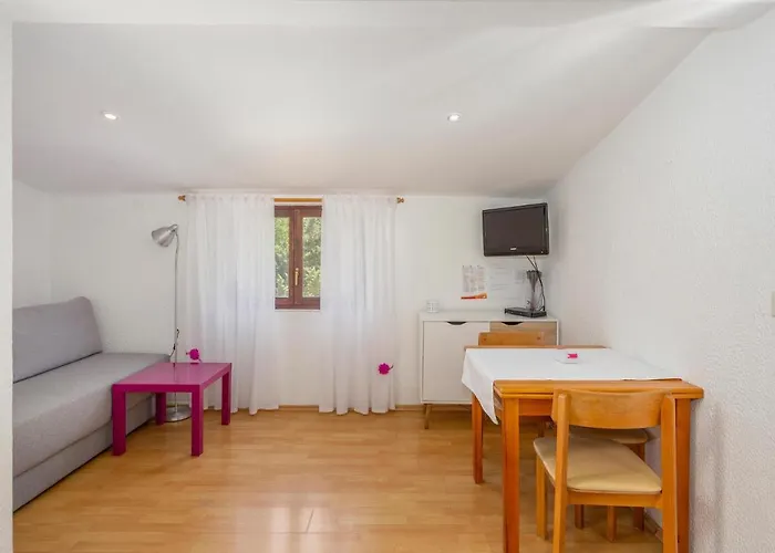 1 Bedroom Cozy In Omišalj