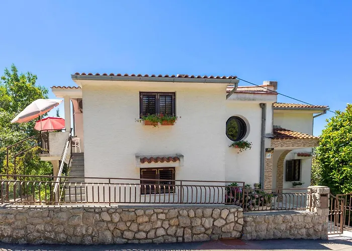 1 Bedroom Cozy In Omišalj